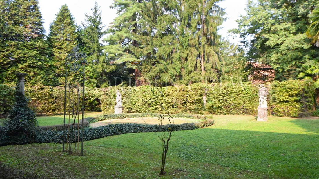 Villa in Tradate, Lombardy, Italy 3 - 13151036