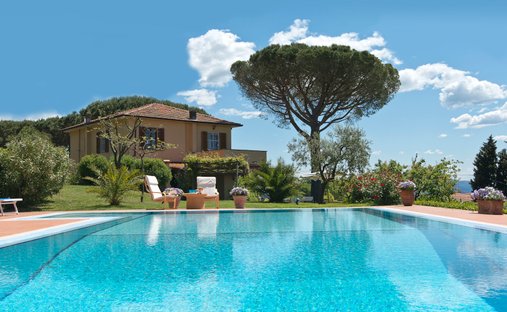 Villa in Bargecchia, Tuscany, Italy 1