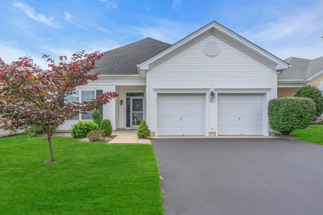 Four Seasons In Lakewood Township, New Jersey, United States For Sale