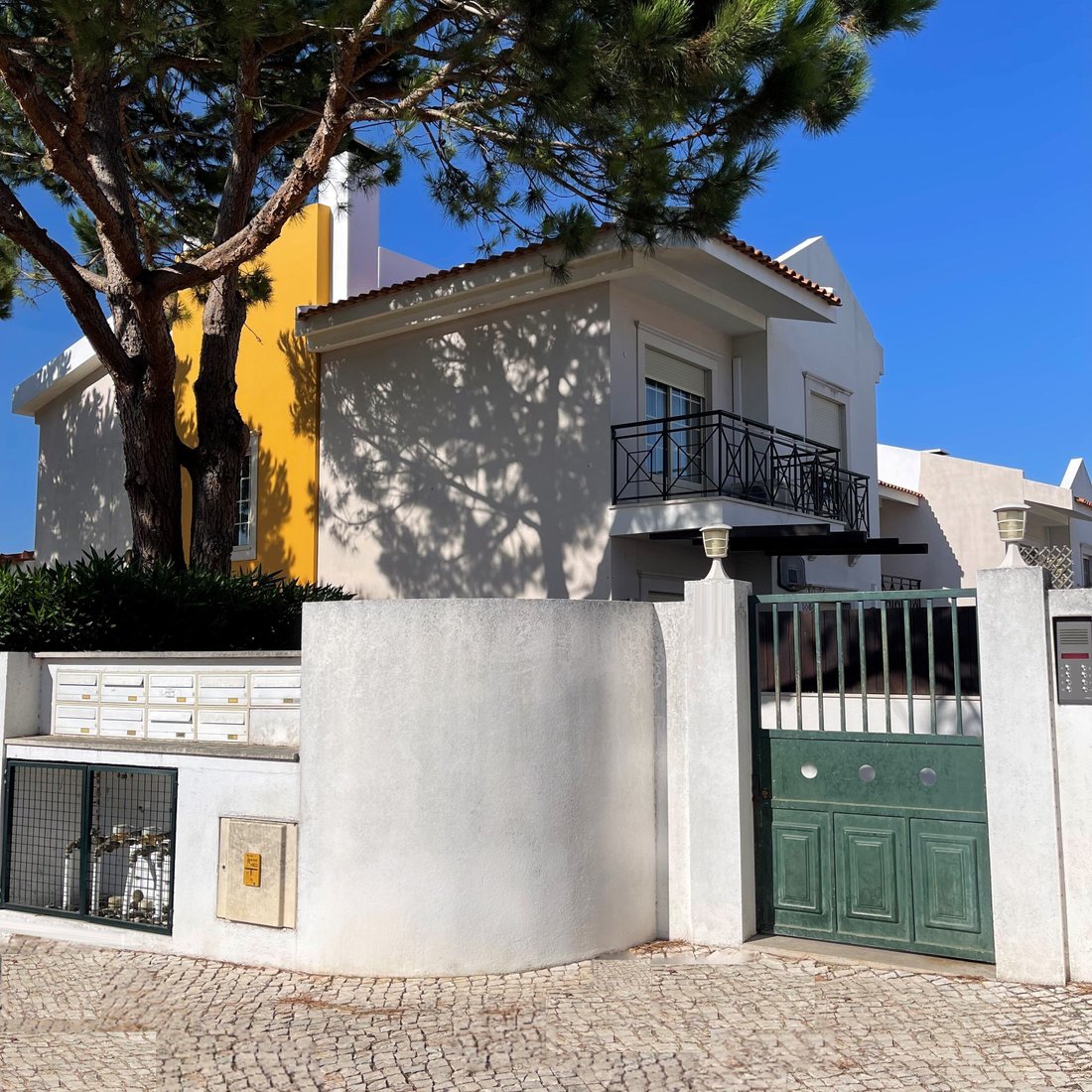 5 Bedroom Duplex In Condominium With In São Domingos De Rana, Lisbon