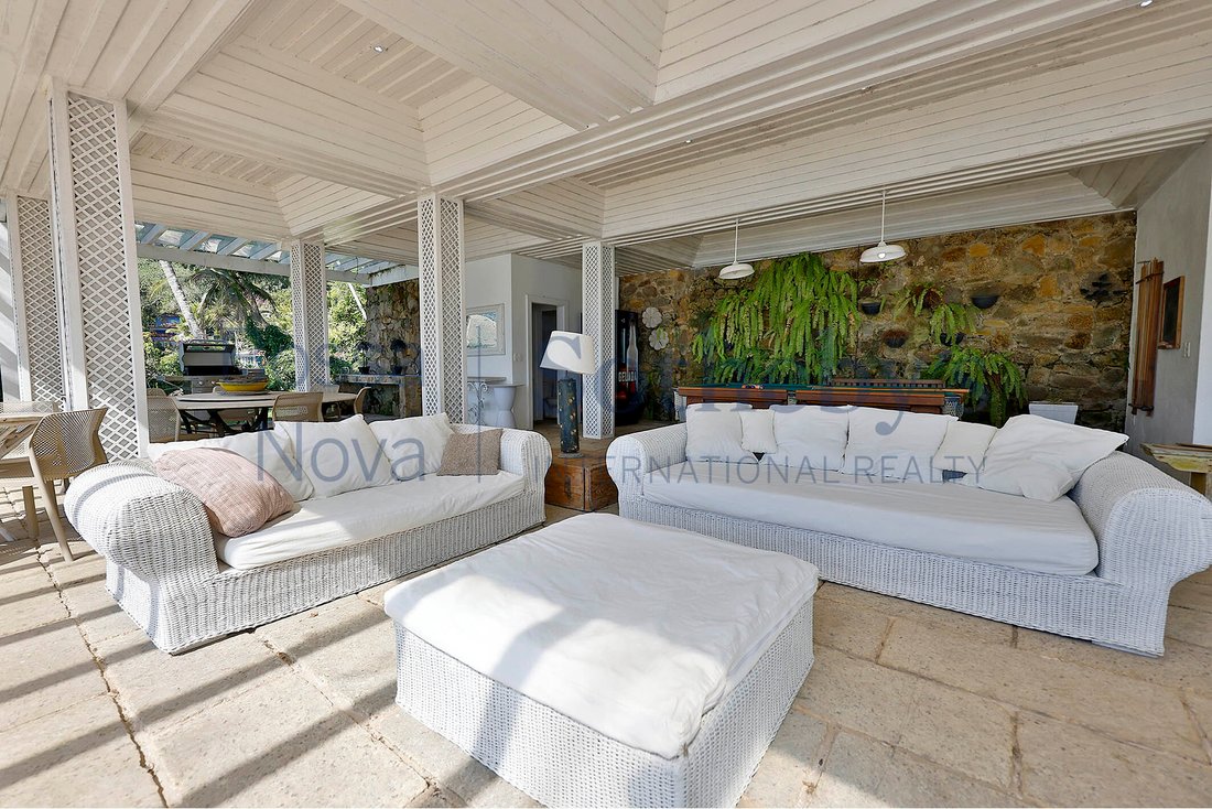 Beachfront House In Angra Dos In Vila Velha, State Of Rio De Janeiro