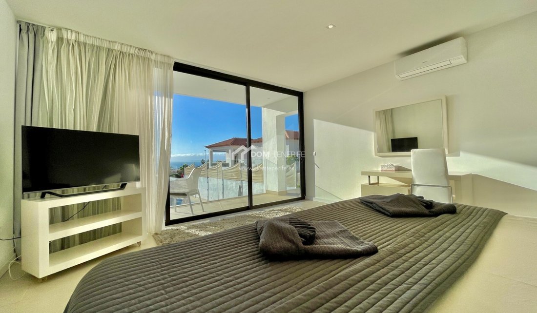 Villa in Costa Adeje, Adeje, Canary Islands 3 - 13161370