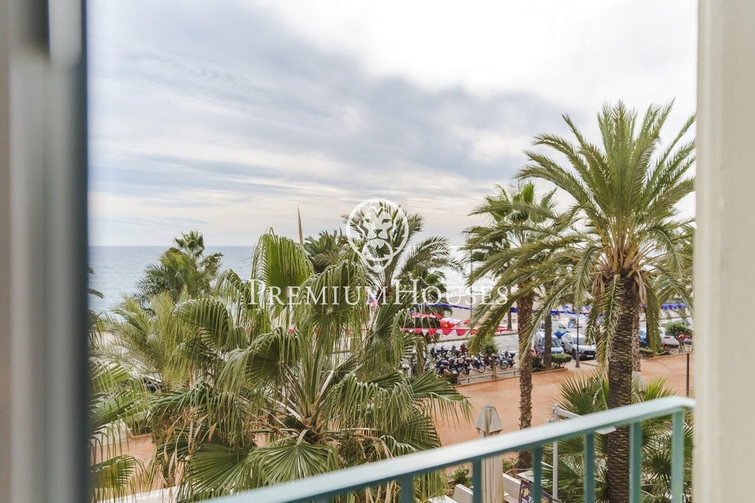 Flat For Sale On The Seafront Promenade In In Lloret De Mar, Catalonia