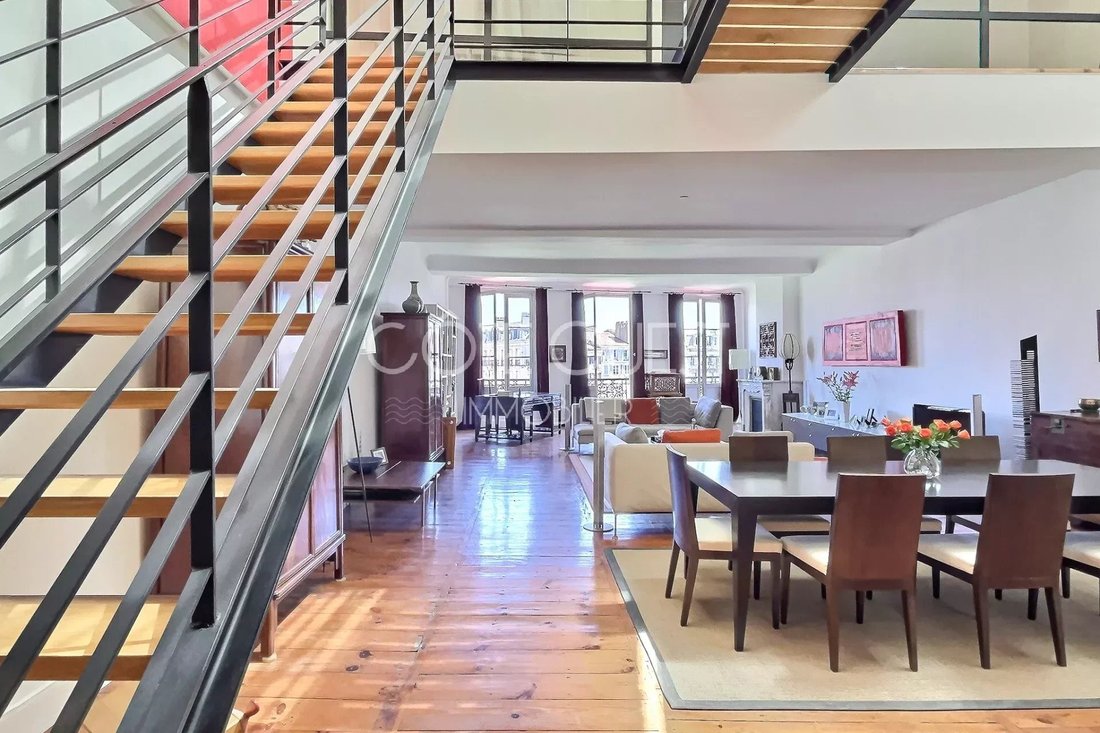 Bayonne Centre A 5 Room Apartment With In Bayonne, Nouvelle Aquitaine