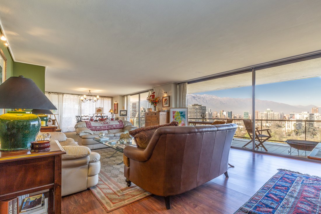 Spacious And Classic Apartment In Vitacura, Santiago Metropolitan