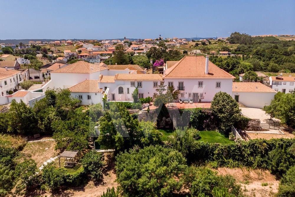 Historical Farm With Gross Area Of 1.702m2 And 15 In Cadaval, Lisbon