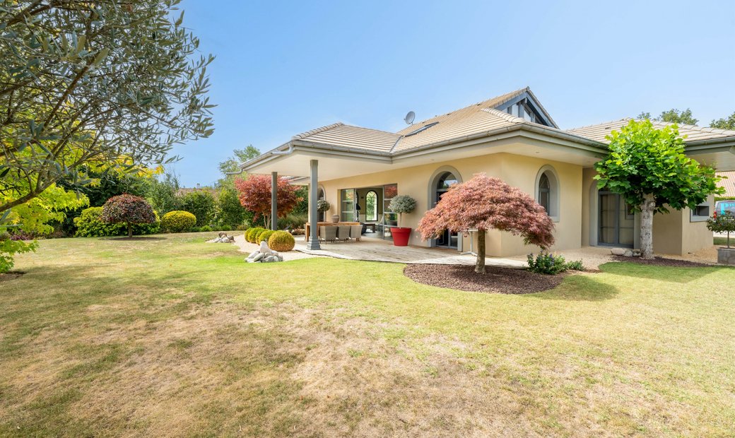 Sale Family Villa With Pool In Anthy Sur Léman, Auvergne Rhône Alpes