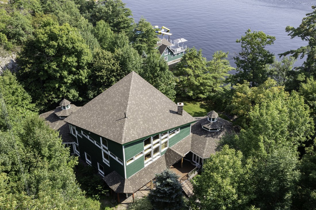 Lake Muskoka Oasis In Gravenhurst, Ontario, Canada For Sale (13166900)