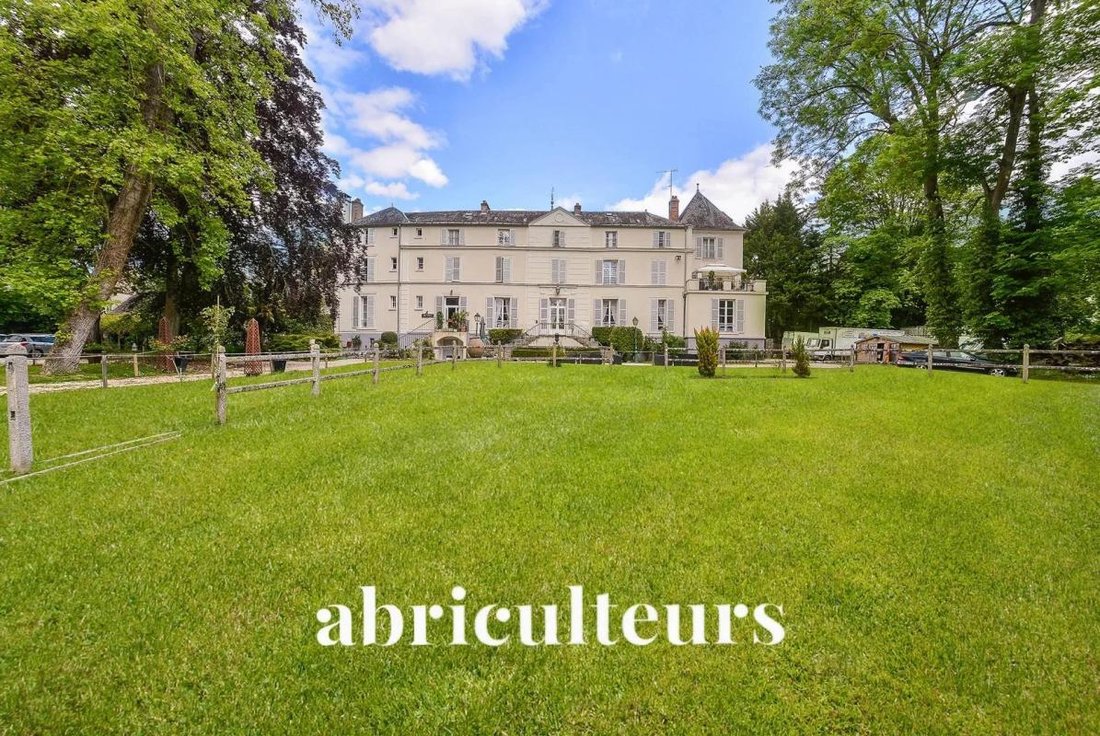 Morigny Champigny Renovated In Morigny Champigny, île De France, France