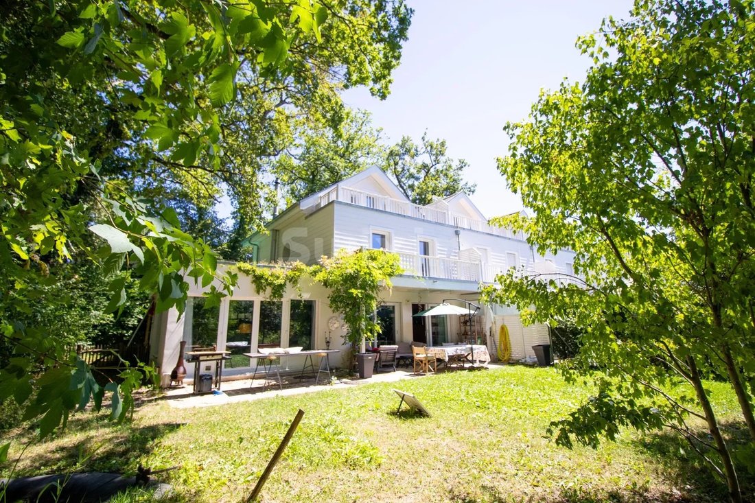 Magnificent "Hamptons" Style Villa In Bellevue, Genève, Switzerland For