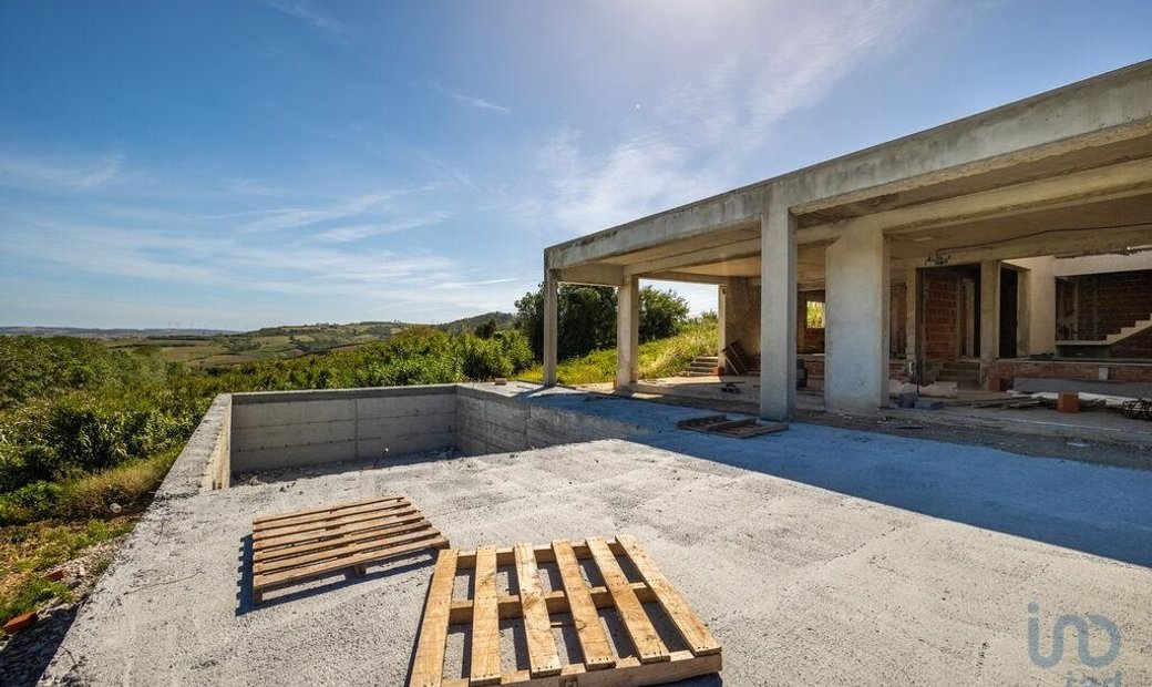 Lourinhã Town House In Lourinhã, Lisbon, Portugal For Sale (12375812)