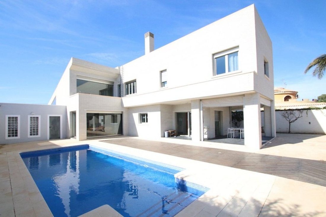 Villa in Torrevieja, Valencian Community, Spain 1 - 12417184