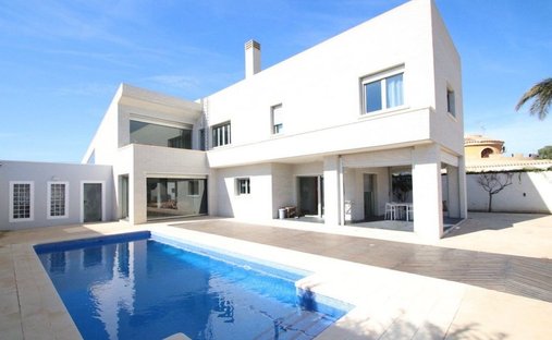 Villa in Torrevieja, Valencian Community, Spain 1