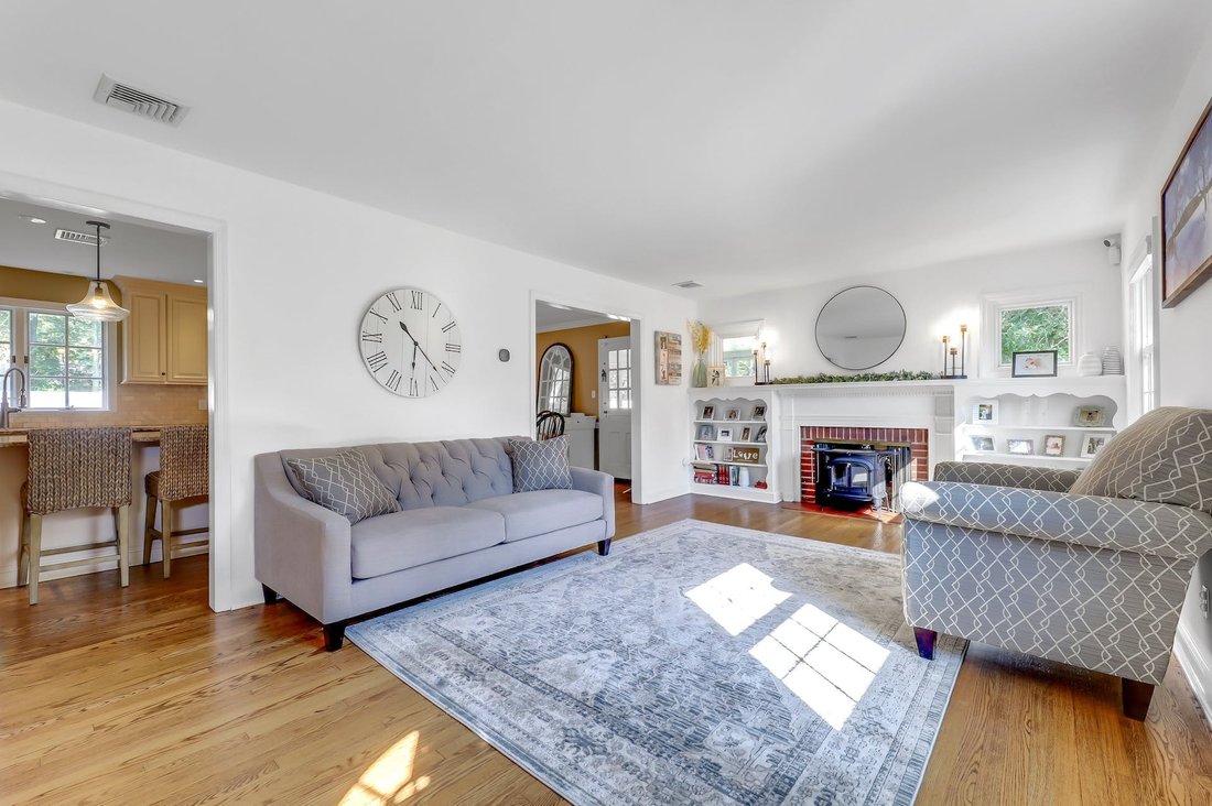 316 Wyckoff Avenue, Wyckoff, Nj, 07481 In Wyckoff, New Jersey, United