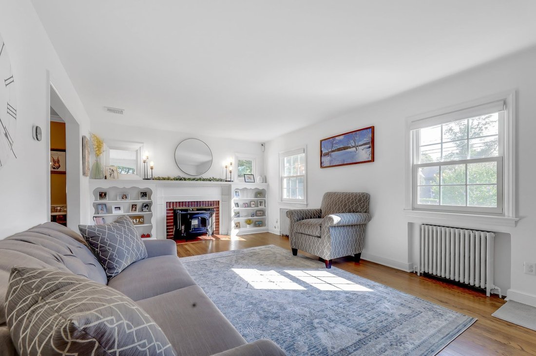 316 Wyckoff Avenue, Wyckoff, Nj, 07481 In Wyckoff, New Jersey, United