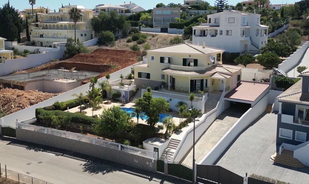 This Spectacular 4 Bedroom Villa Is A Real Gem In Ferragudo, Algarve