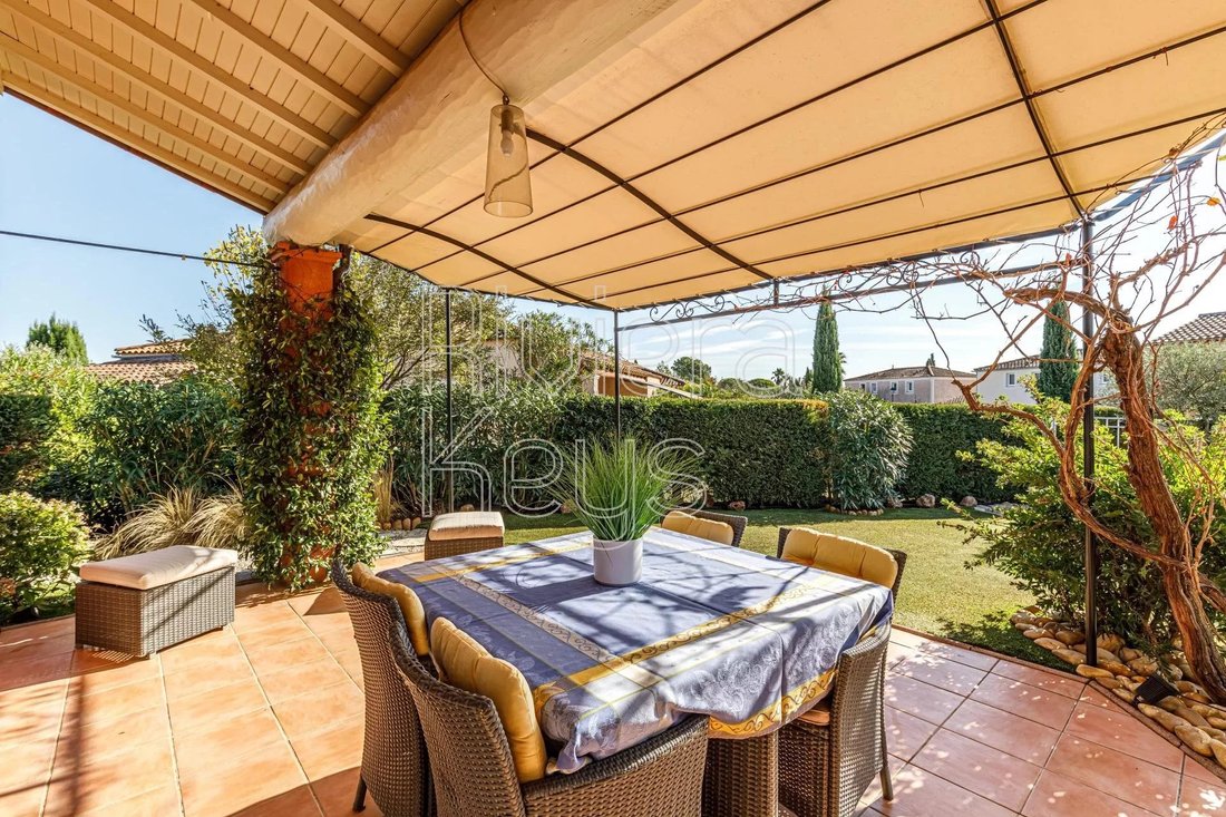3 Bedroom House On In Roquebrune Sur Argens, Provence Alpes Côte D'azur