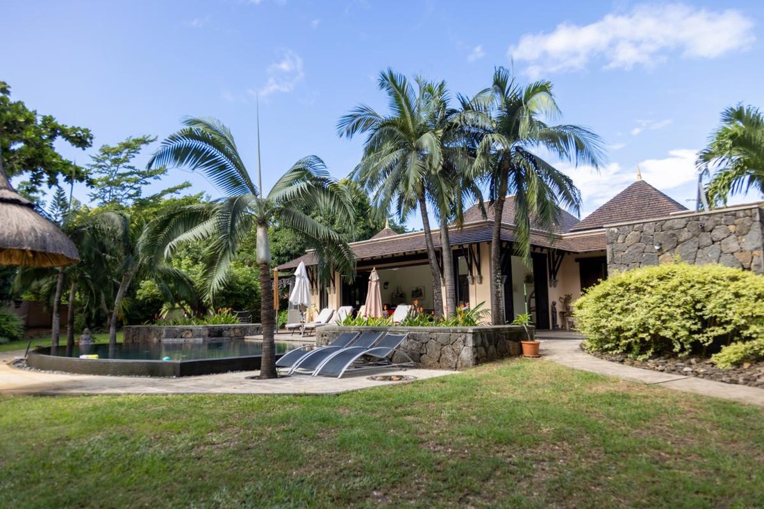 Elegant Villa For Sale In A Golf In Tamarin, Rivière Noire District