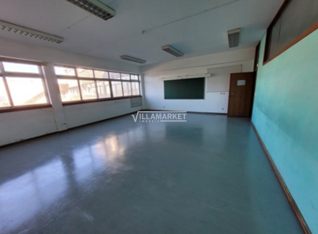 Building With 4,230 M2 Inserted In A Land In São Paio Vizela, Braga