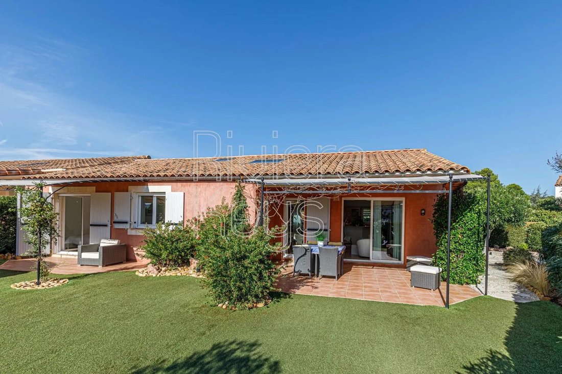 3 Bedroom House On In Roquebrune Sur Argens, Provence Alpes Côte D'azur