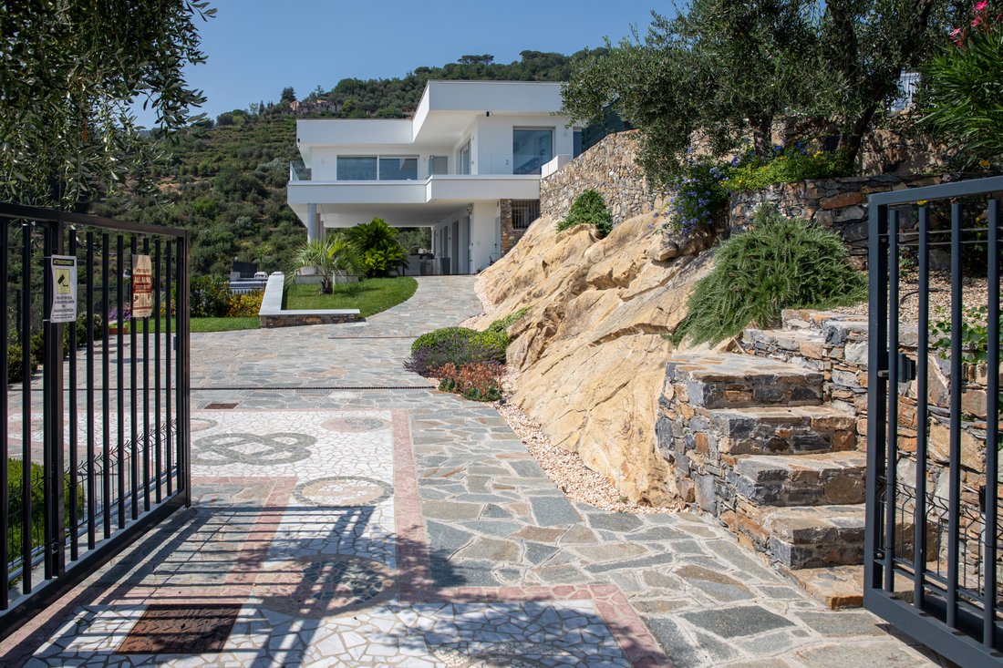 Villa in Central Hill, Alassio, Liguria 2 - 13173582