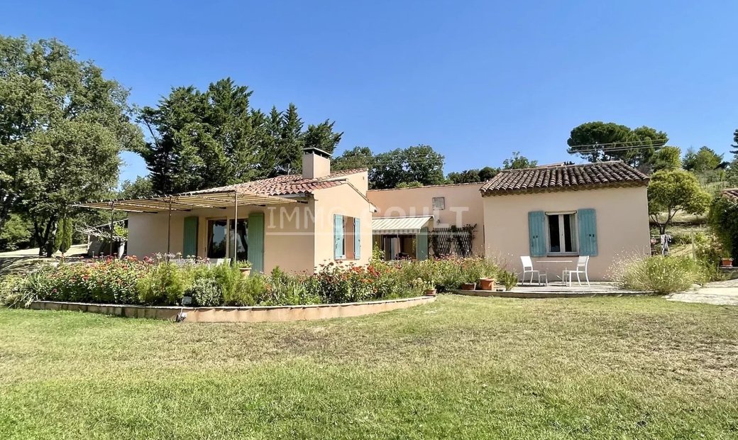 For Sale In Goult In Goult, Provence Alpes Côte D'azur, France For Sale