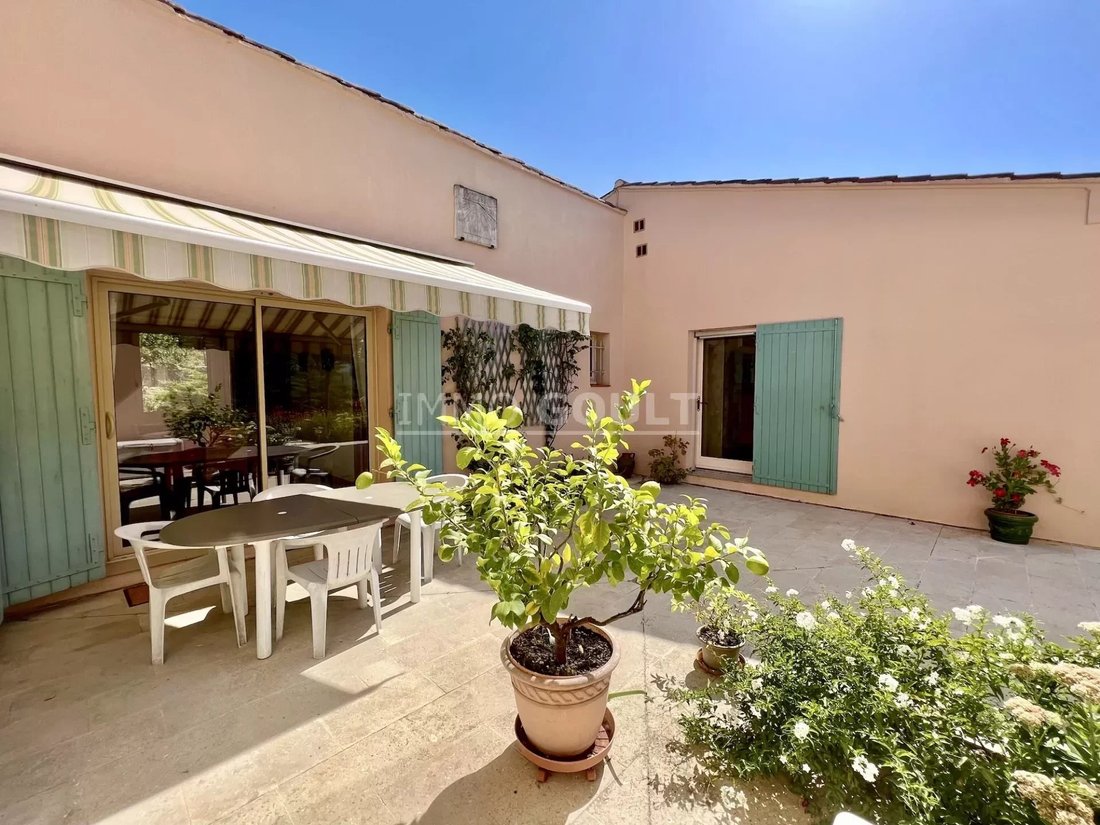 For Sale In Goult In Goult, Provence Alpes Côte D'azur, France For Sale