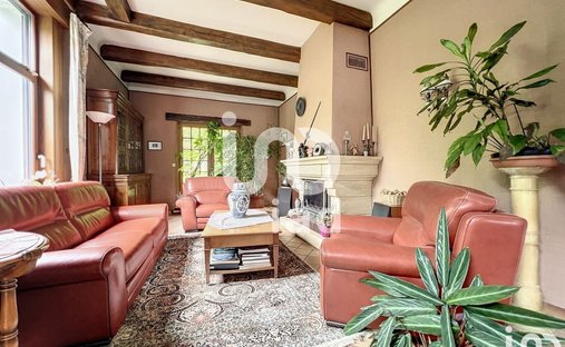 Luxury homes for sale in EstréeCauchy, HautsdeFrance, France