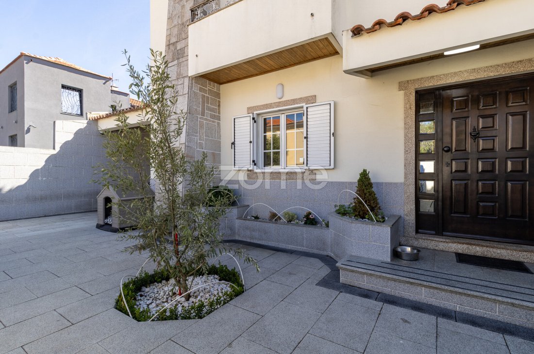 Porto House In Porto, Porto District, Portugal For Sale (13180490)