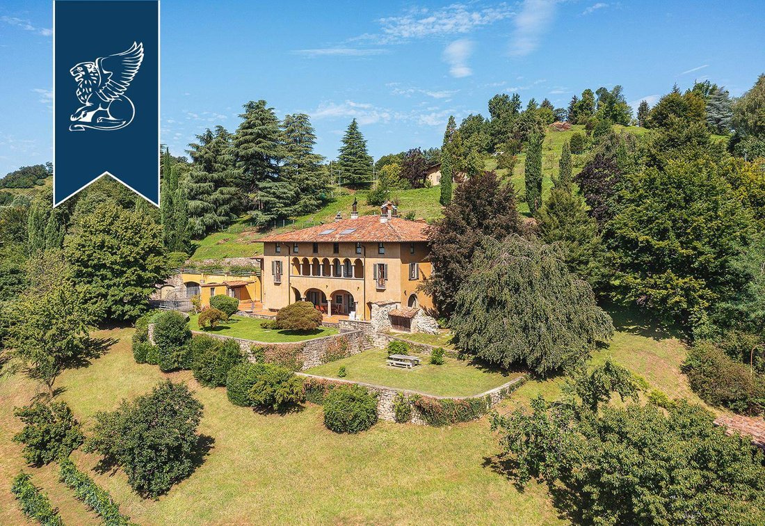 Villa in Casazza, Lombardy, Italy 1 - 13180384