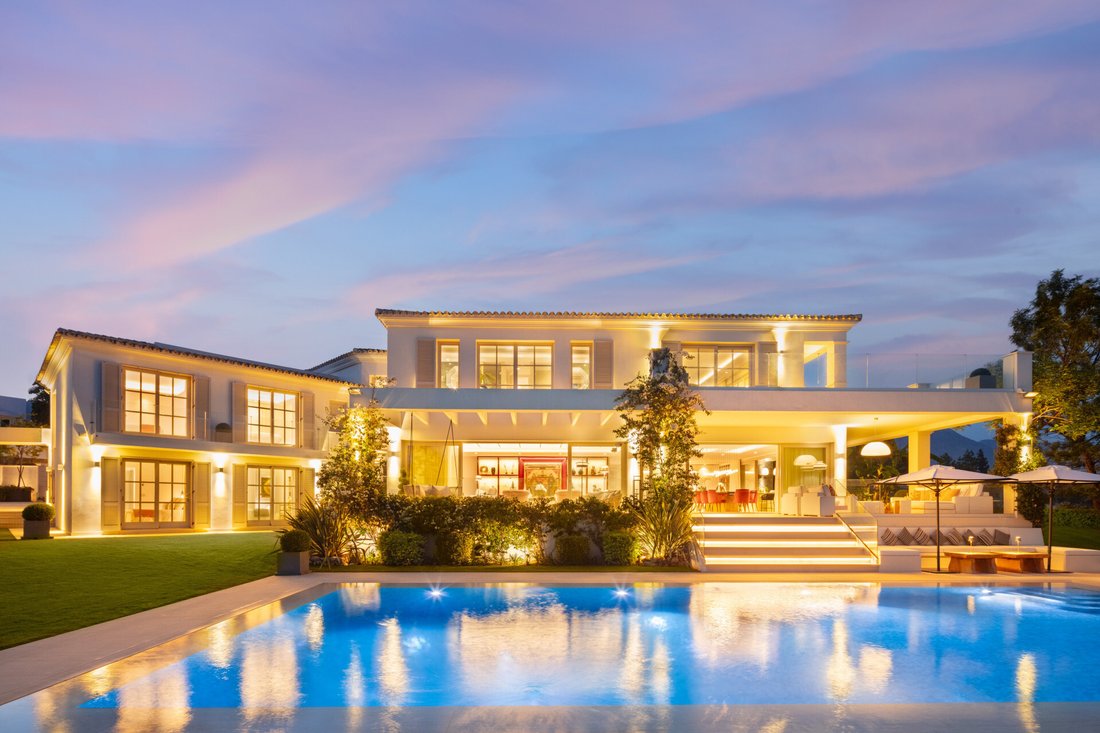 Villa in Nueva Andalucia, Marbella, Spain 2 - 13185744