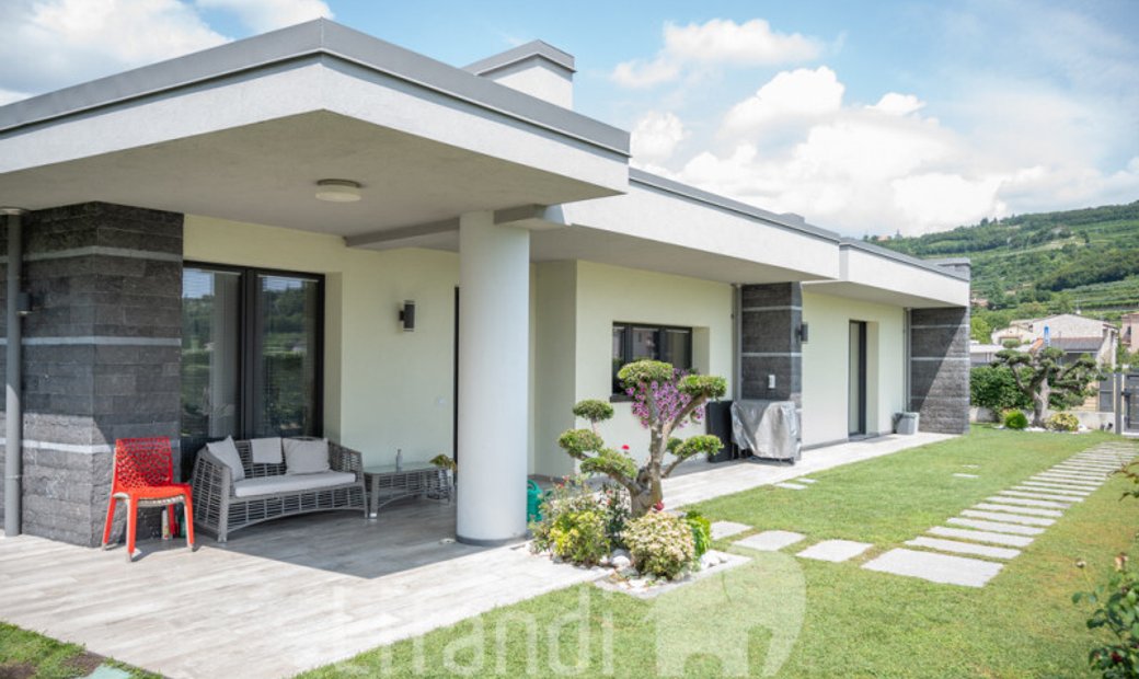 Bolzano Villa In Località Produttiva Progni Pangoni, Italy For