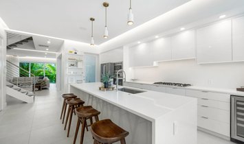 Townhouse in West Bay, Cayman Islands 2