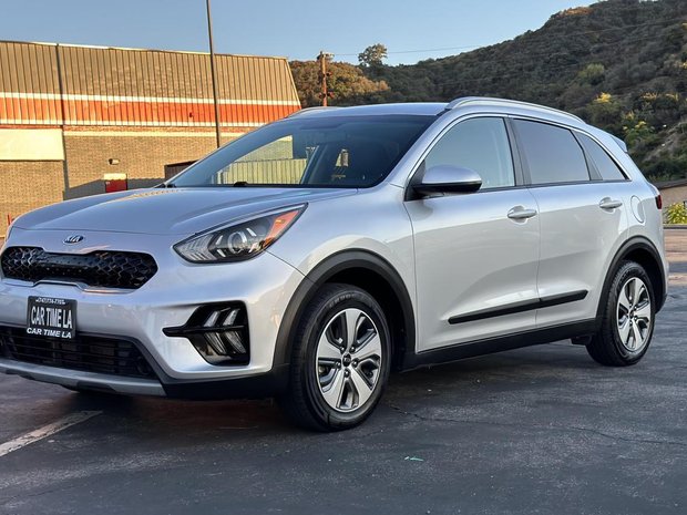 Silver Kia Niro for sale | JamesEdition