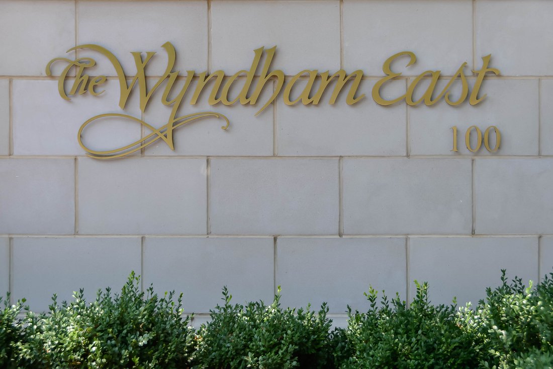 100 Hilton Avenue, Garden City, Ny, In Garden City, New York, United