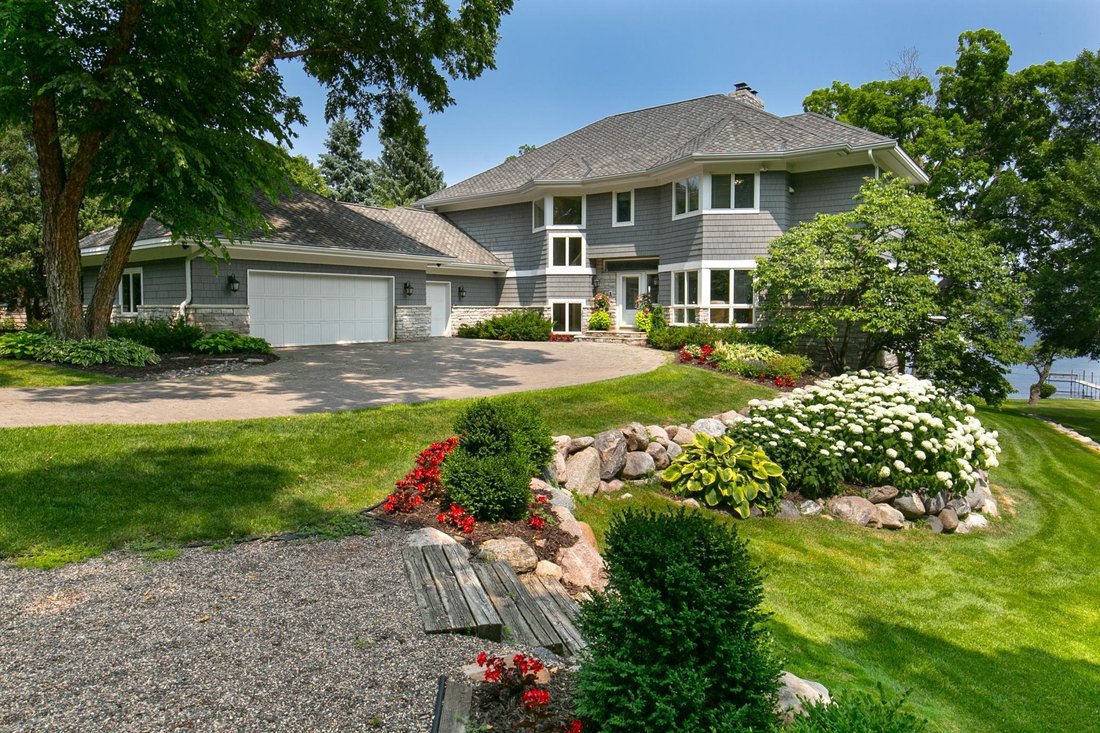 4 Bedrooms Single Family Detached In Wayzata, Minnesota, United States