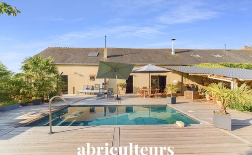Luxury houses with terrace for sale in VairsurLoire, Pays de la Loire