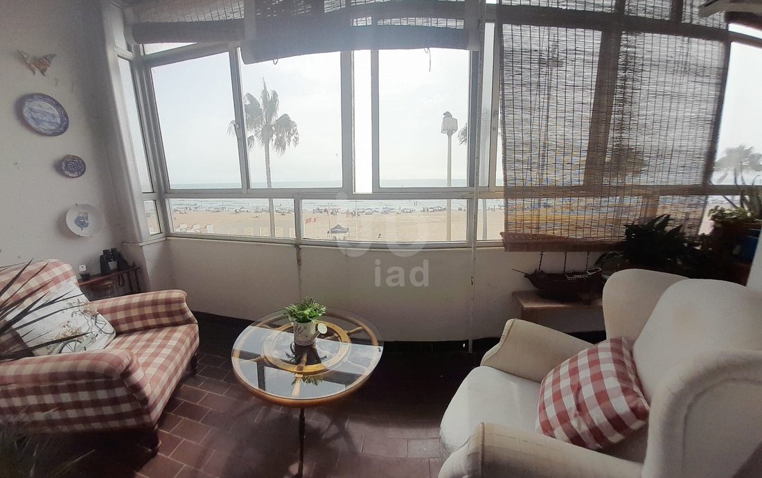 Apartamento 4 Dormitorios 180.00 M2 In Cádiz, Andalusia, Spain For Sale