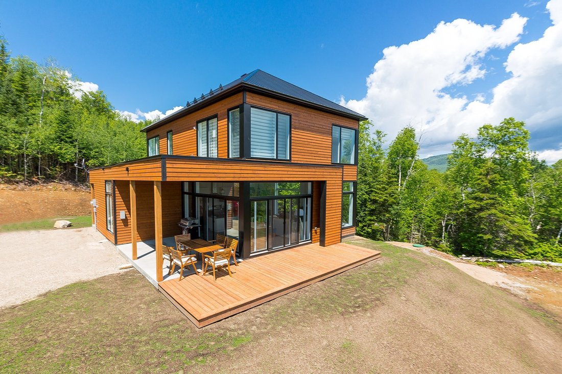 Les éboulements, Qc In Saint Joseph De La Rive, Quebec, Canada For Sale