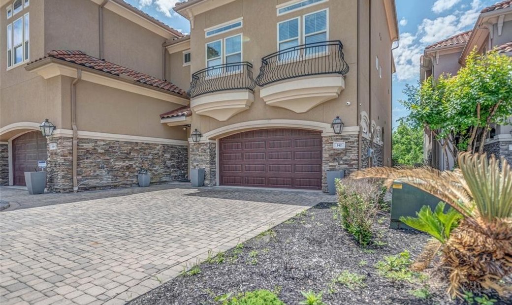 Townhouse Montgomery In Montgomery, Texas, United States For Sale