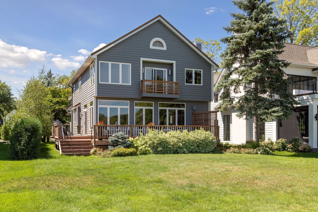 Beach Lakeshore Living In Wayzata, Minnesota, United States