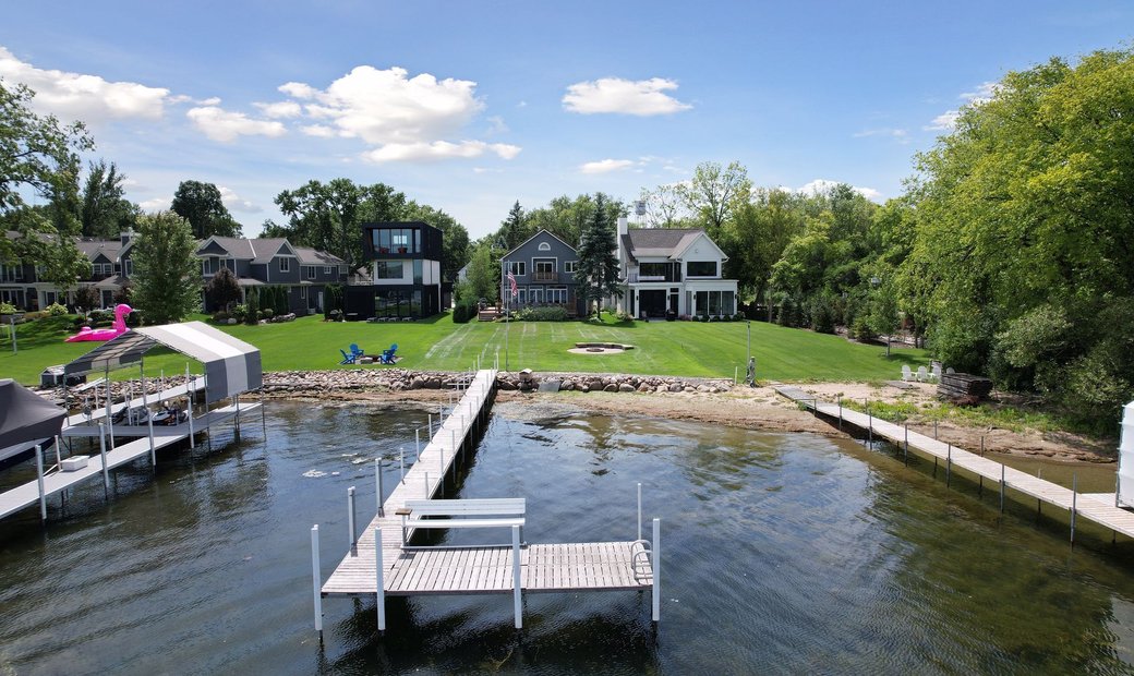 Beach Lakeshore Living In Wayzata, Minnesota, United States
