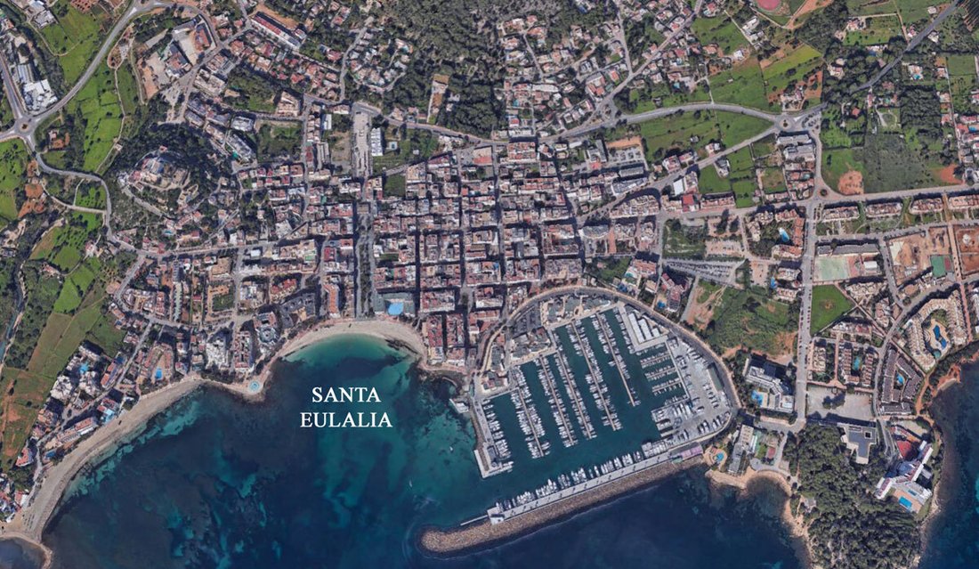Estate in Santa Eularia des Riu, Balearic Islands, Spain 2 - 13192145