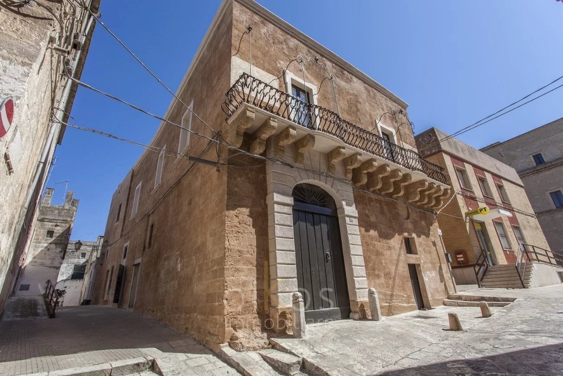 18th Century Palace For Sale In Oria With Secret Garden In Oria, Apulia