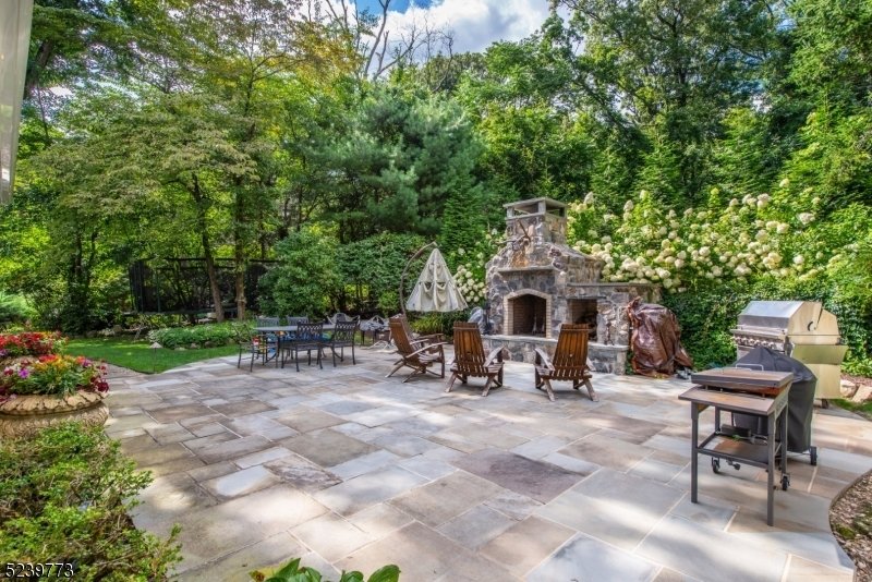 6 Bedrooms Single Family Detached In Mountain Lakes, New Jersey, United