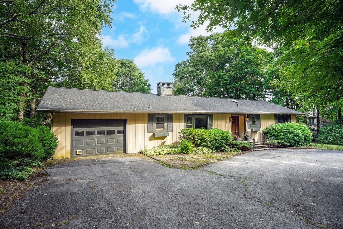Blowing Rock In Blowing Rock, North Carolina, United States For Sale