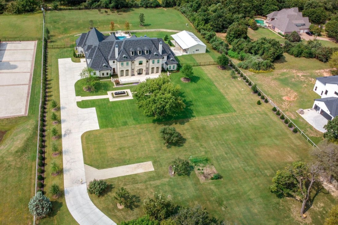 2050 Shady Oaks Drive In Grapevine, Texas, United States For Sale