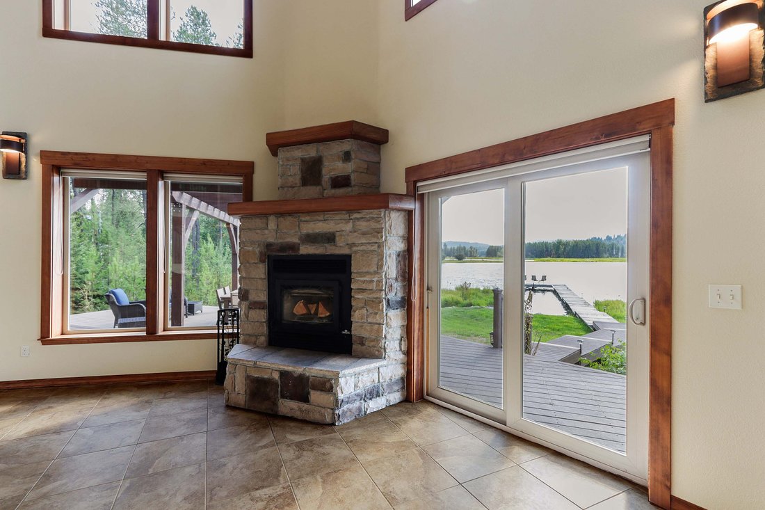 4 Bedrooms Single Family Detached In Sagle, Idaho, United States For