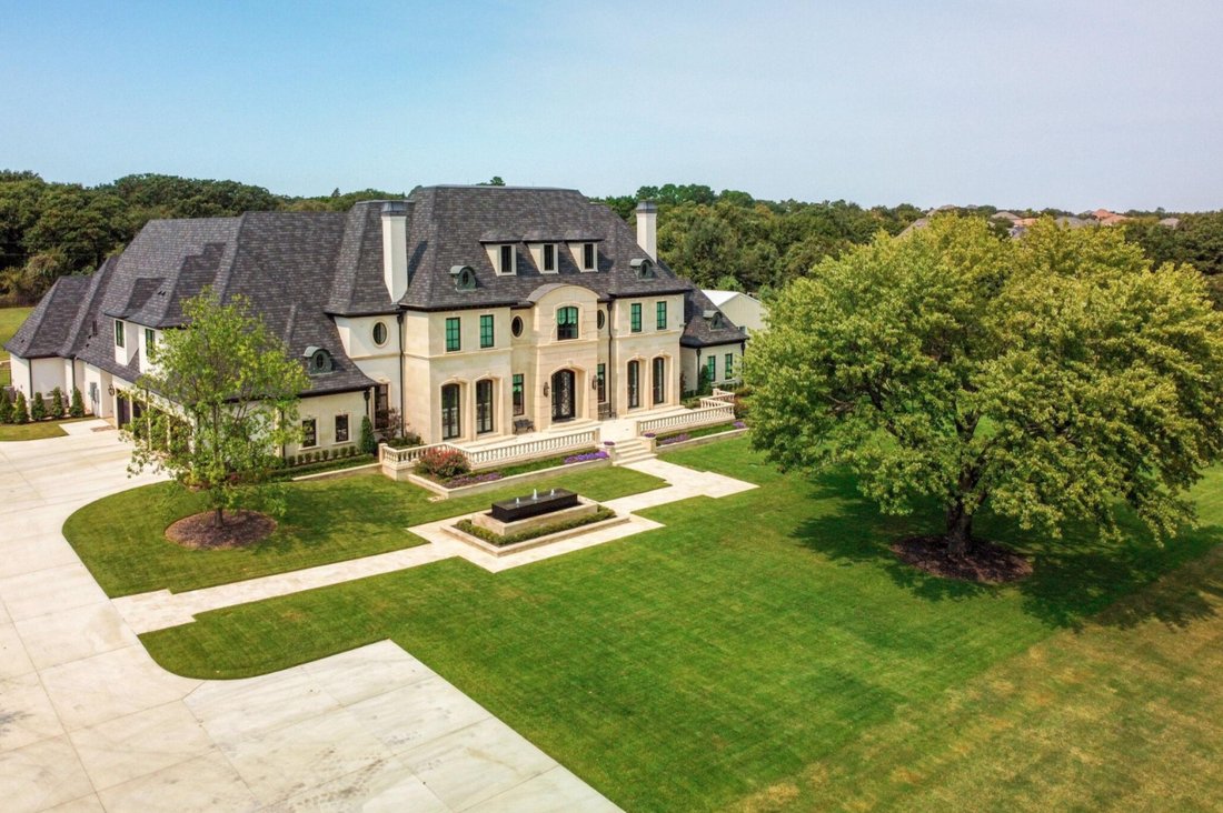 2050 Shady Oaks Drive In Grapevine, Texas, United States For Sale