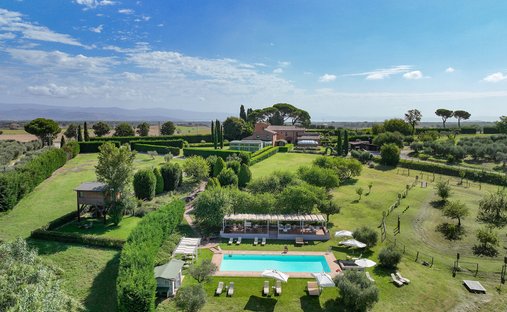 Country House in Castiglione del Lago, Umbria, Italy 1